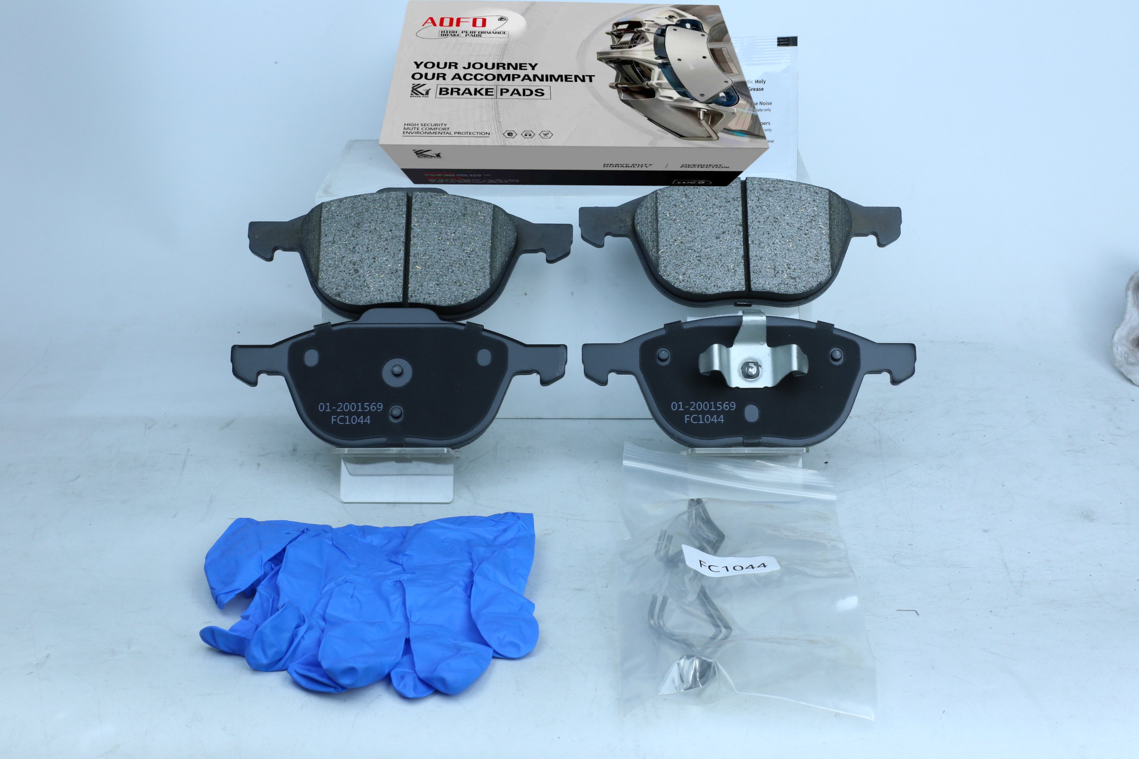 Front Brake Pads D1044 for Ford Focus Mazda 3 Volvo C30 Semi Metallic